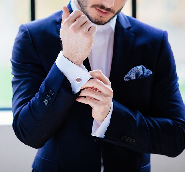 Le total look cérémonie : cravate, pochette et boutons de manchette assortis